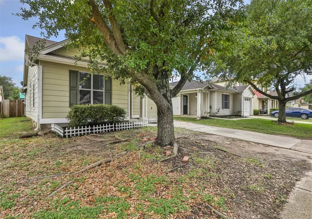 Photo 3 of Single family home for sale at 8138 Chancewood Ln, Humble, TX 77338 | MLS# 17097532 | Listing updated on 2026-09-17
