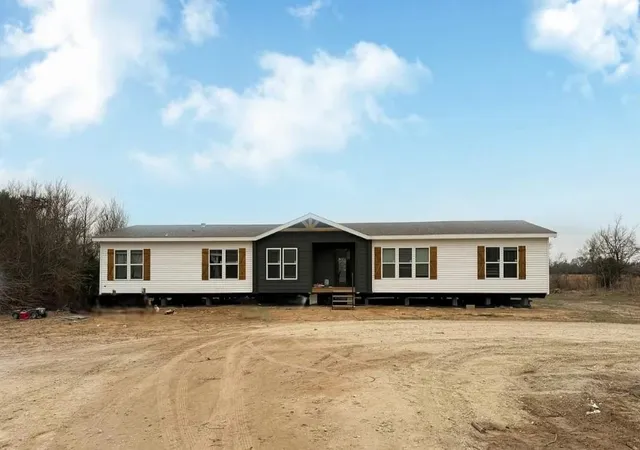 Photo 1 of Single family home for sale at 2408 W Hwy 79, Buffalo, TX 75831 | MLS# 15069640 | Listing updated on 2026-08-27