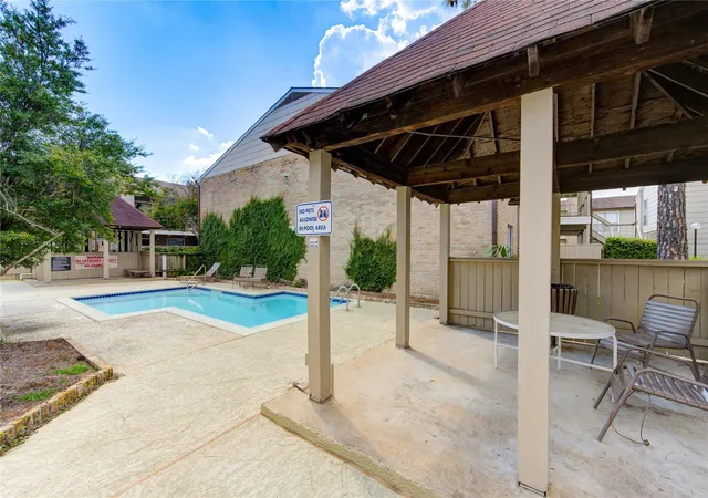 3rd image of 2120 Wilcrest Dr #220, Houston, TX 77042 | MLS# 10637740