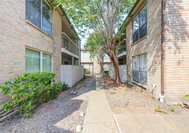 5th image of 2120 Wilcrest Dr #220, Houston, TX 77042 | MLS# 10637740