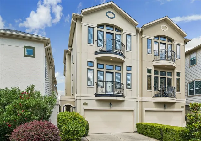 Photo 2 of Townhouse for sale at 715 Birdsall St, Houston, TX 77007 | MLS# 21532731 | Listing updated on 2026-06-04