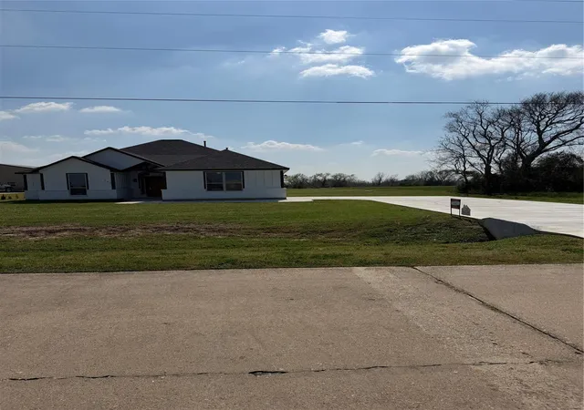 Photo 2 of Single family home for sale at 749 Buffalo Trl, Angleton, TX 77515 | MLS# 31964605 | Listing updated on 2026-03-14