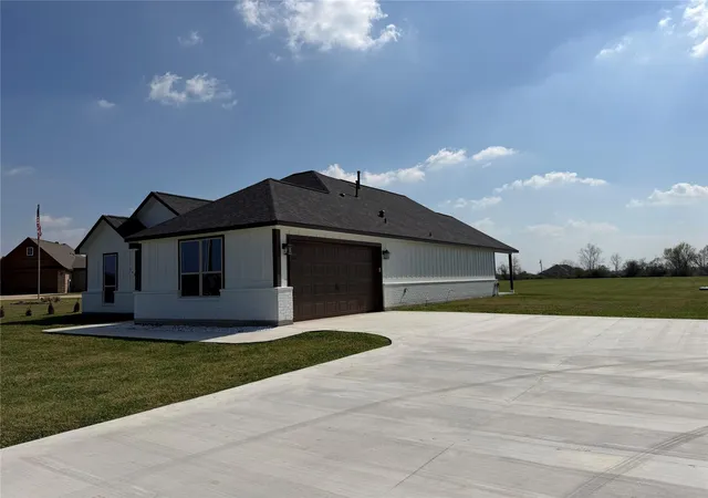 Photo 3 of Single family home for sale at 749 Buffalo Trl, Angleton, TX 77515 | MLS# 31964605 | Listing updated on 2026-03-14