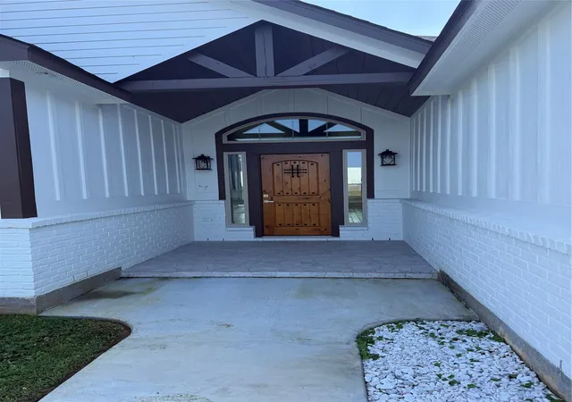 Photo 4 of Single family home for sale at 749 Buffalo Trl, Angleton, TX 77515 | MLS# 31964605 | Listing updated on 2026-03-14