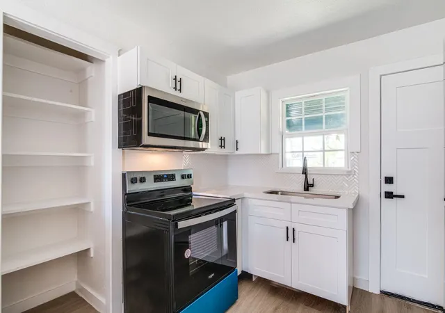 Photo 3 of Single family home for sale at 1105 N Valderas St, Angleton, TX 77515 | MLS# 57999858 | Listing updated on 2026-06-27