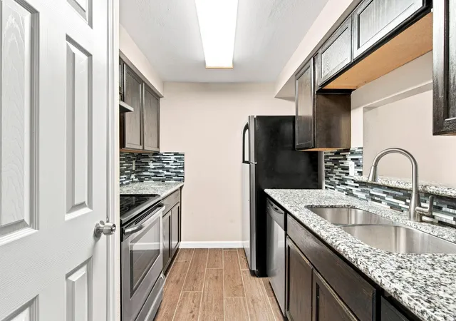 Photo 3 of Condo for sale at 5711 Sugar Hill Dr #5, Houston, TX 77057 | MLS# 5182590 | Listing updated on 2026-08-24