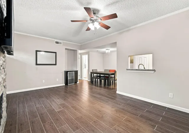 Photo 4 of Condo for sale at 5711 Sugar Hill Dr #5, Houston, TX 77057 | MLS# 5182590 | Listing updated on 2026-08-24