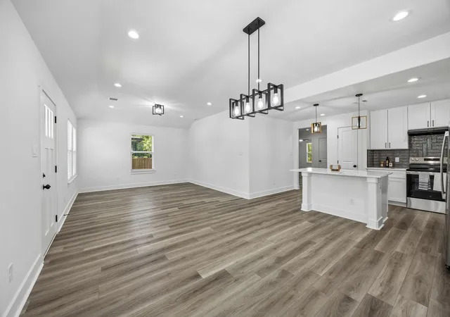 3rd image of 514 W Wilkins St, Brenham, TX 77833 | MLS# 94027216