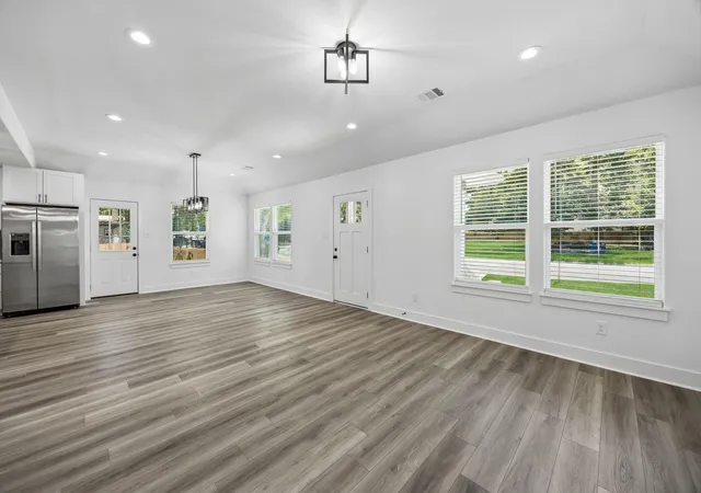 4th image of 514 W Wilkins St, Brenham, TX 77833 | MLS# 94027216
