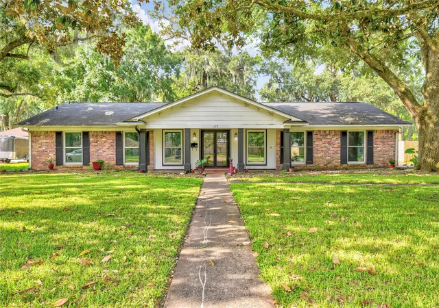 Homes for sale in Lake Jackson, TX | 127 Begonia St, Lake Jackson, TX 77566 | MLS# 28172205