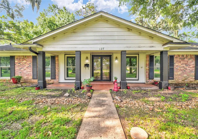 Homes for sale in Lake Jackson, TX | 127 Begonia St, Lake Jackson, TX 77566 | MLS# 28172205
