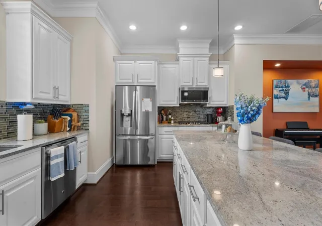 3rd image of 6762 Sussex Manor St, Houston, TX 77055 | MLS# 27153467
