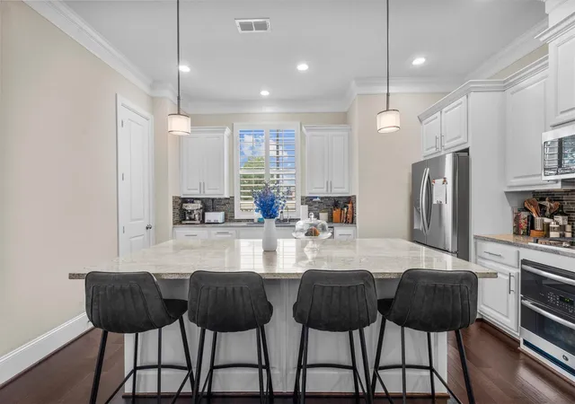 4th image of 6762 Sussex Manor St, Houston, TX 77055 | MLS# 27153467