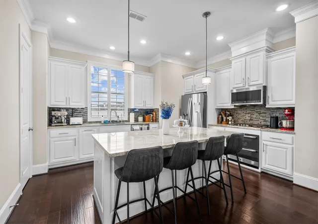 5th image of 6762 Sussex Manor St, Houston, TX 77055 | MLS# 27153467