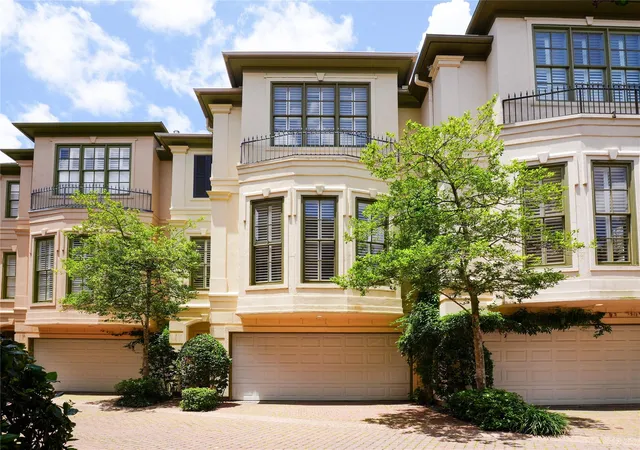Photo 1 of Sale Pending at 1329 Hyde Park Blvd, Houston, TX 77006 | MLS# 38712983 | Listing updated on 2026-09-06
