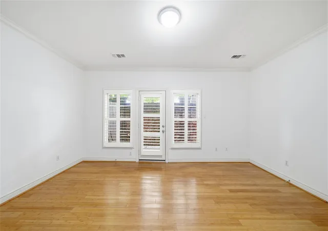 Photo 4 of Sale Pending at 1329 Hyde Park Blvd, Houston, TX 77006 | MLS# 38712983 | Listing updated on 2026-09-06
