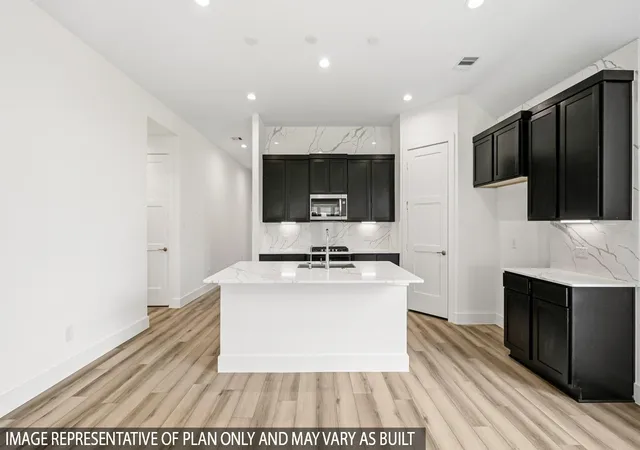 Photo 3 of Single family home for sale at 1005 Eternal Elk Dr, Conroe, TX 77303 | MLS# 98106301 | Listing updated on 2026-09-18