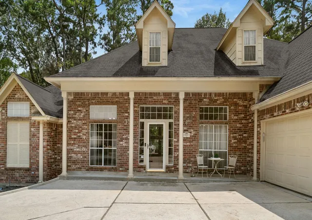 Photo 3 of Single family home for sale at 221 N Woodside Ln, Montgomery, TX 77356 | MLS# 62303723 | Listing updated on 2026-05-11