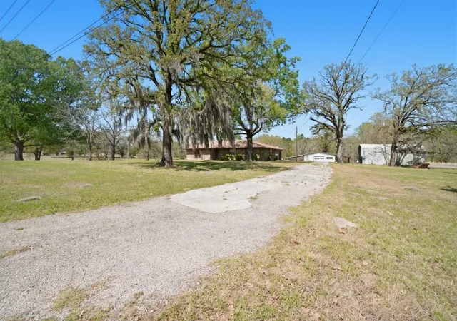 Photo 2 of Sale Pending at 15 Brumley Dr, Huntsville, TX 77320 | MLS# 61761493 | Listing updated on 2026-08-04