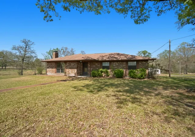 Photo 3 of Sale Pending at 15 Brumley Dr, Huntsville, TX 77320 | MLS# 61761493 | Listing updated on 2026-08-04