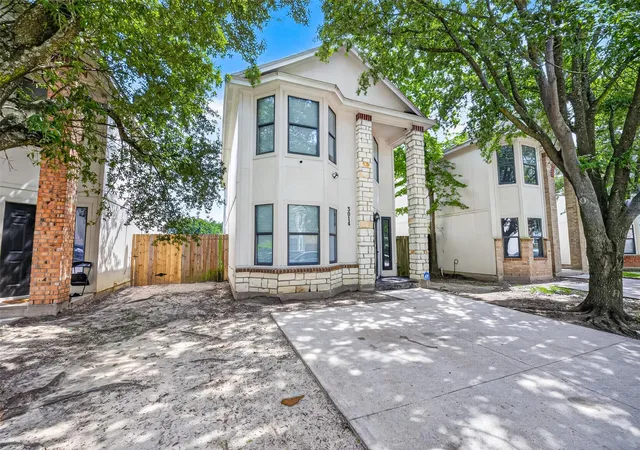 Photo 2 of Single family home for sale at 3014 La Estancia Ln, Houston, TX 77093 | MLS# 6413638 | Listing updated on 2026-08-28