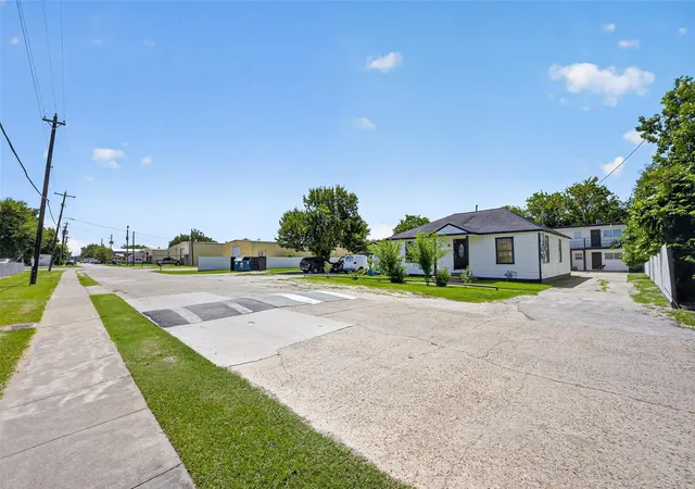 21st image of 911 Michigan St #8, South Houston, TX 77587 | MLS# 83270503