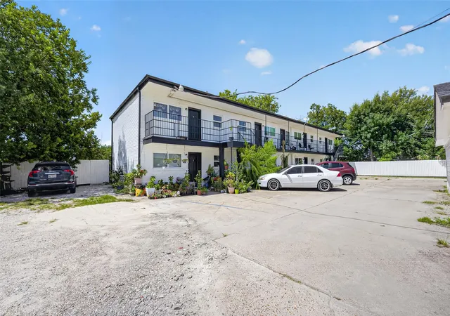 2nd image of 911 Michigan St #8, South Houston, TX 77587 | MLS# 83270503