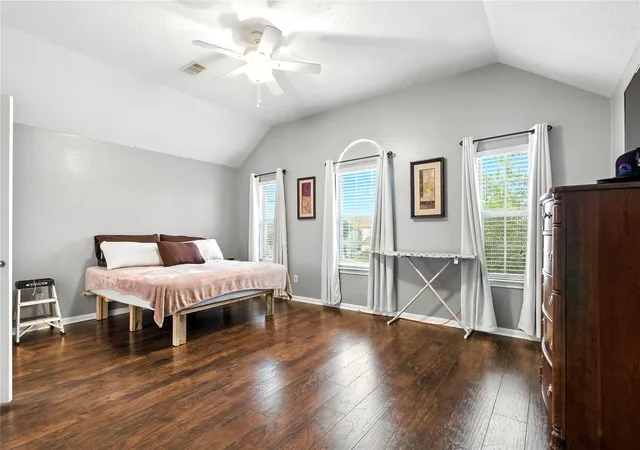5th image of 9238 Quercus Cir, Houston, TX 77075 | MLS# 32974070