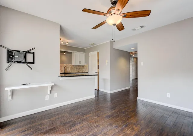 5th image of 6444 Burgoyne Rd #104, Houston, TX 77057 | MLS# 39217054