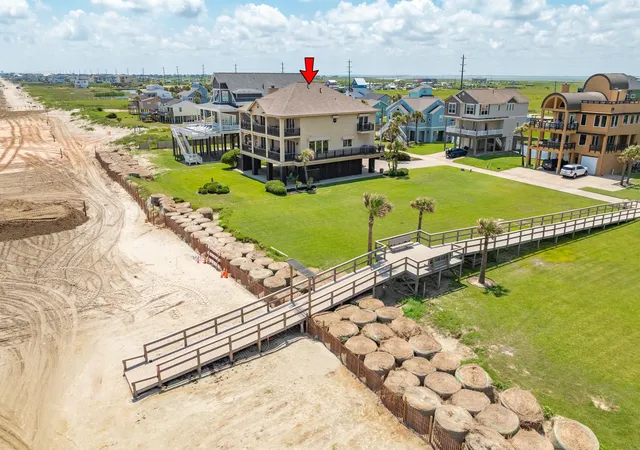 Photo 3 of Single family home for sale at 9 Blue Heron Dr, Galveston, TX 77554 | MLS# 74913038 | Listing updated on 2026-05-12