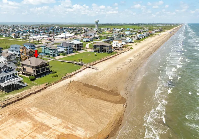 Photo 4 of Single family home for sale at 9 Blue Heron Dr, Galveston, TX 77554 | MLS# 74913038 | Listing updated on 2026-05-12