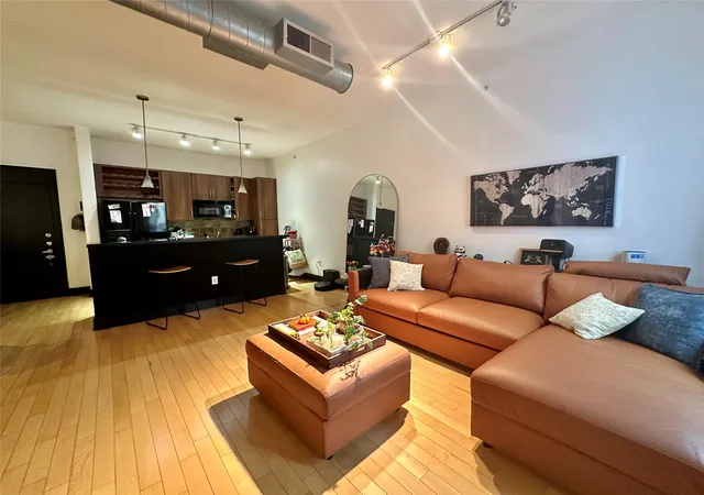 2nd image of 1901 Post Oak Blvd #3606, Houston, TX 77056 | MLS# 97419108