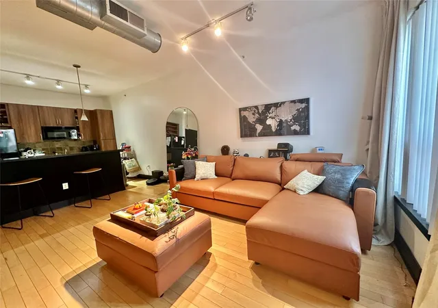 3rd image of 1901 Post Oak Blvd #3606, Houston, TX 77056 | MLS# 97419108