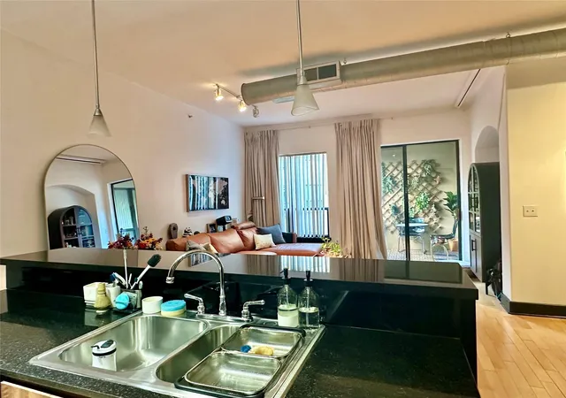 5th image of 1901 Post Oak Blvd #3606, Houston, TX 77056 | MLS# 97419108