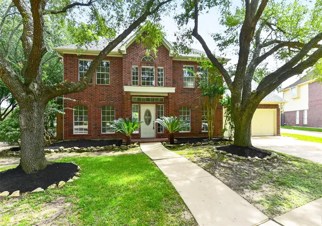 Photo 1 of Single family home for sale at 13903 Viewfield Ct, Houston, TX 77059 | MLS# 32720409 | Listing updated on 2026-09-10