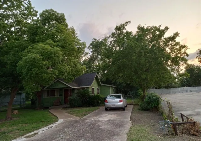 2nd image of 4305 Los Angeles St, Houston, TX 77026 | MLS# 38295121