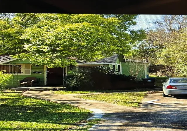 3rd image of 4305 Los Angeles St, Houston, TX 77026 | MLS# 38295121