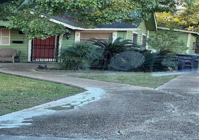 4th image of 4305 Los Angeles St, Houston, TX 77026 | MLS# 38295121