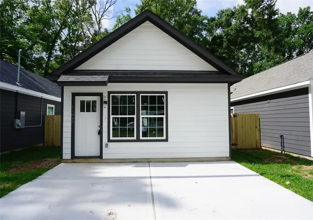 Photo 1 of Single family home for sale at 11538 Persimmon St, Willis, TX 77318 | MLS# 87290988 | Listing updated on 2026-05-05