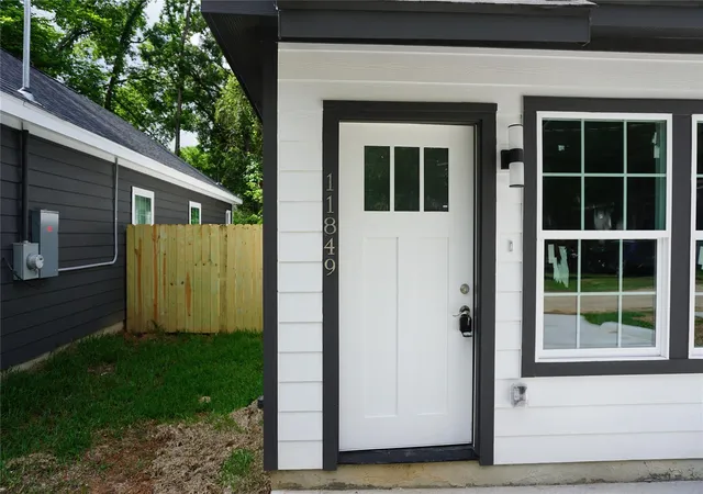 Photo 2 of Single family home for sale at 11538 Persimmon St, Willis, TX 77318 | MLS# 87290988 | Listing updated on 2026-05-05