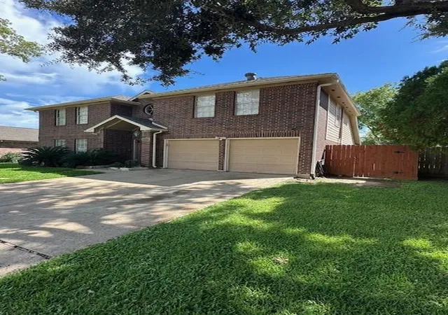 Photo 2 of Single family home for sale at 16715 Parliament Dr, Houston, TX 77083 | MLS# 70562708 | Listing updated on 2026-09-21