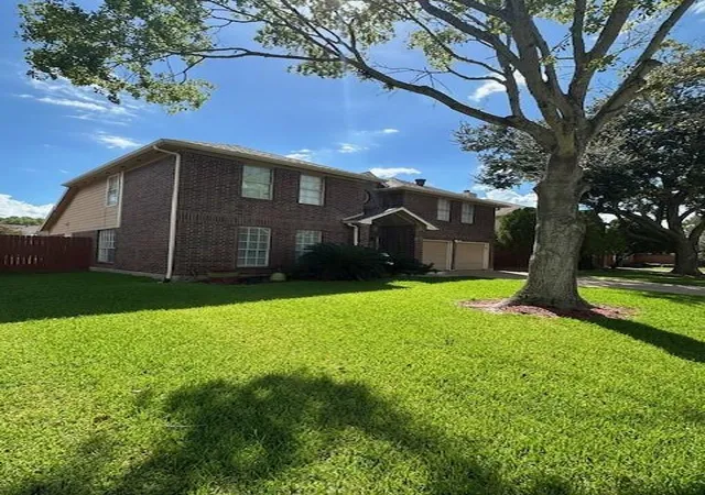 Photo 3 of Single family home for sale at 16715 Parliament Dr, Houston, TX 77083 | MLS# 70562708 | Listing updated on 2026-09-21
