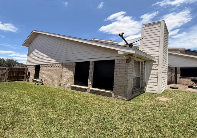 2nd image of 8518 Scenic Green Dr, Houston, TX 77088 | MLS# 47947637