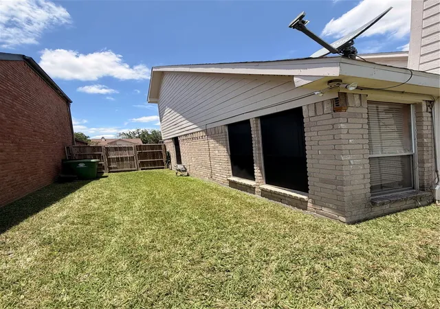 3rd image of 8518 Scenic Green Dr, Houston, TX 77088 | MLS# 47947637