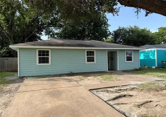 Photo 2 of Single family home for sale at 5234 Ripplebrook Dr, Houston, TX 77045 | MLS# 36937525 | Listing updated on 2026-09-03