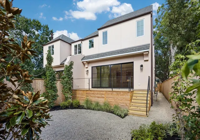Photo 2 of Townhouse for sale at 6718 Belmont St, Houston, TX 77005 | MLS# 2570249 | Listing updated on 2026-09-13