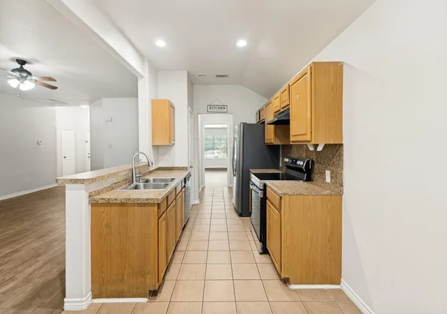 3rd image of 16413 Ryan Guinn Wy, Conroe, TX 77303 | MLS# 5943940