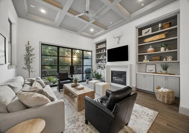 1st image of 1907 W 25th St, Houston, TX 77008 | MLS# 82887288