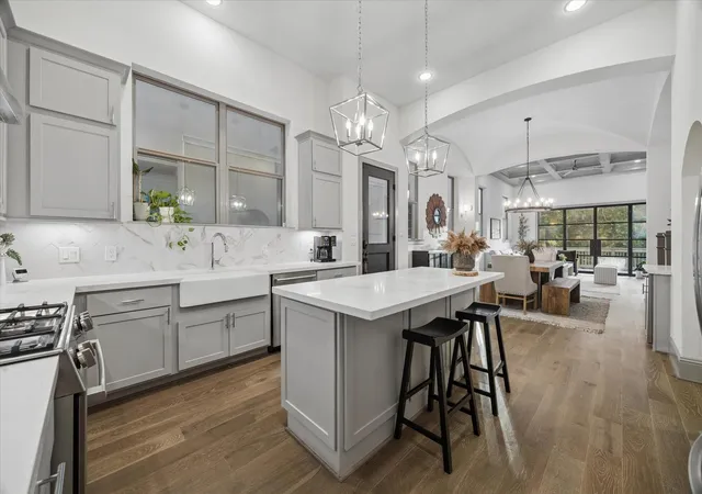 4th image of 1907 W 25Th St, Houston, TX 77008 | MLS# 82887288