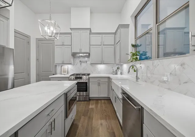 5th image of 1907 W 25Th St, Houston, TX 77008 | MLS# 82887288